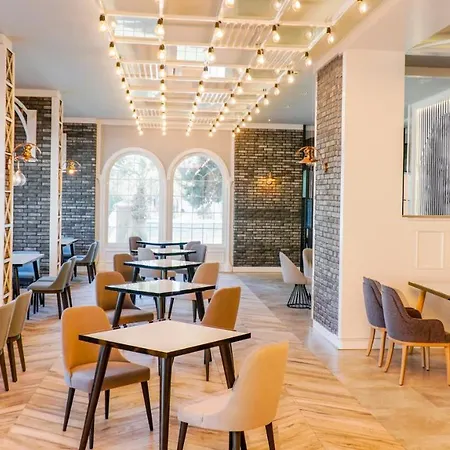 Rai Premium - Ex Queen's Park Hotel